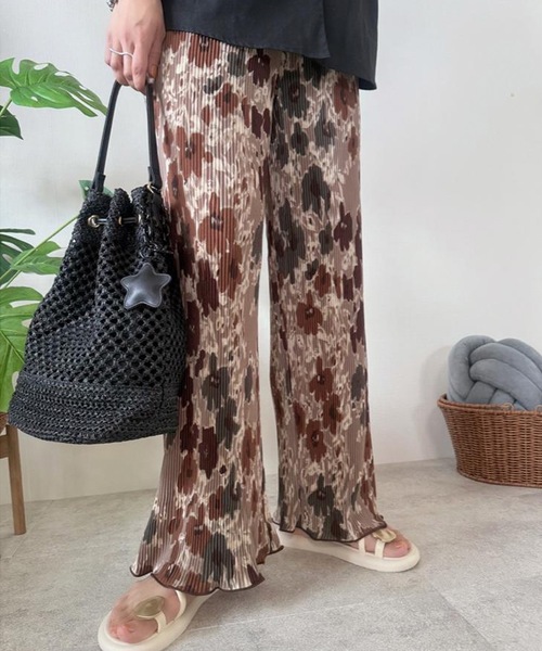 aquagarage（アクアガレージ）の「柄プリーツパンツ（その他パンツ・レディース・ブラウン系その他2/ブラック系その他2/ブルー系その他2/グレー系その他/ブラウン系その他/ブルー系その他3・M/L）」の3枚目の写真