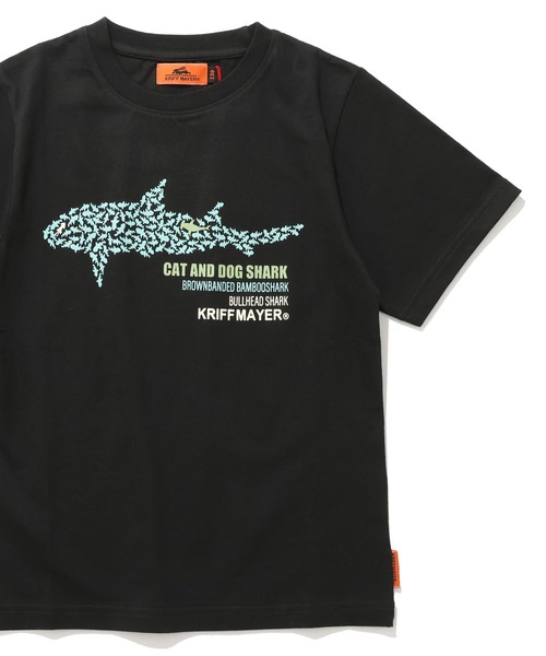 KRIFF MAYER Kid's Collection(クリフメイヤーキッズコレクション)の「【綿100%】楽LUCK-T(サメ)(Tシャツ/カットソー・キッズ・オレンジ/チャコール/オフホワイト/ネイビー・130/150/120/170/160/140)」の1枚目の写真
