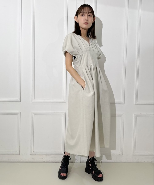 AVIE(アビィ)の「リネンライクタックロングワンピース(ワンピース・レディース・ブラック/ライトグレー・38)」の10枚目の写真