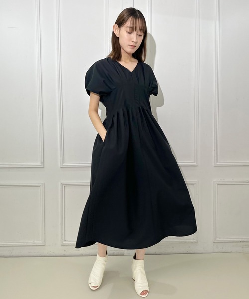 AVIE(アビィ)の「リネンライクタックロングワンピース(ワンピース・レディース・ブラック/ライトグレー・38)」の13枚目の写真