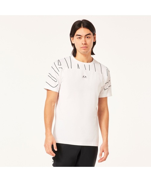 OAKLEY(オークリー)の「オークリ― ENHANCE SS GRAPHIC CREW 1.0 / KNIT TOP Tシャツ/ TRAINING スポーツ・トレーニング/OAKLEY(その他トップス・メンズ・ブラック/ホワイト・L/M/S)」の2枚目の写真