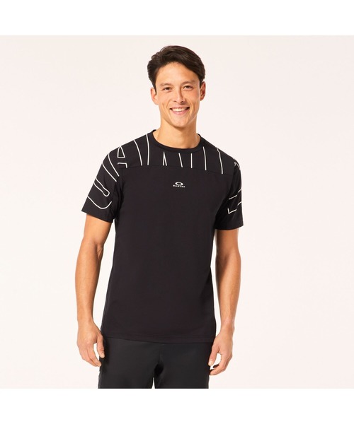 OAKLEY(オークリー)の「オークリ― ENHANCE SS GRAPHIC CREW 1.0 / KNIT TOP Tシャツ/ TRAINING スポーツ・トレーニング/OAKLEY(その他トップス・メンズ・ブラック/ホワイト・L/M/S)」の4枚目の写真