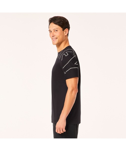 OAKLEY(オークリー)の「オークリ― ENHANCE SS GRAPHIC CREW 1.0 / KNIT TOP Tシャツ/ TRAINING スポーツ・トレーニング/OAKLEY(その他トップス・メンズ・ブラック/ホワイト・L/M/S)」の5枚目の写真
