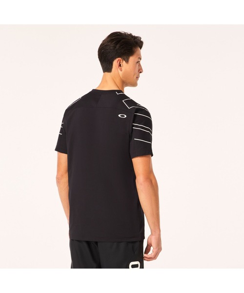 OAKLEY(オークリー)の「オークリ― ENHANCE SS GRAPHIC CREW 1.0 / KNIT TOP Tシャツ/ TRAINING スポーツ・トレーニング/OAKLEY(その他トップス・メンズ・ブラック/ホワイト・L/M/S)」の6枚目の写真