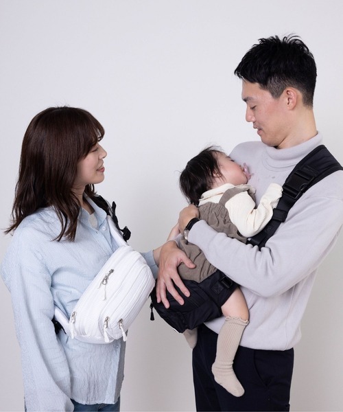 SweetMommy(スウィートマミー)の「「最大41%」負担軽減!ヒップシート 抱っこ紐 ボディバッグ 3WAY AGS機能搭載 2タイプ(抱っこ紐/ベルトカバー/スリング・レディース・ブラック/ホワイト/ブラック系/グレー/キナリ/アイボリー・FREE)」の12枚目の写真
