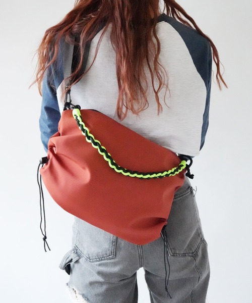 Port(ポート)の「【 Port / ポート 】 2way ドローコード ショルダーバッグ(ショルダーバッグ・レディース・オレンジ/アイボリー/カーキ/ブラック・FREE)」の4枚目の写真