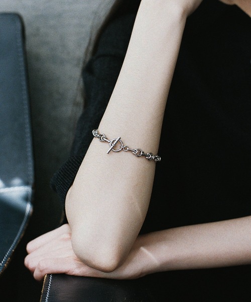 WYM LIDNM(ウィム バイ リドム)の「SLEEK ANCHOR BRACELET(ブレスレット・メンズ・ゴールド/シルバー・FREE)」の4枚目の写真