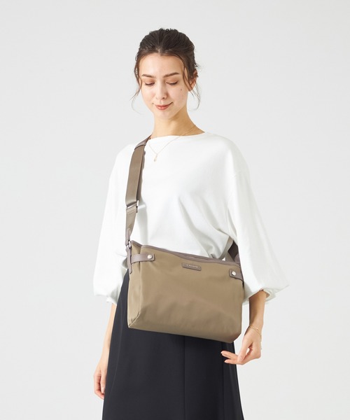 LA BAGAGERIE(ラバガジェリー)の「【撥水ナイロン】ベーシックショルダー(ショルダーバッグ・レディース・レッド/ネイビー/ブラック/グレイッシュベージュ・FREE)」の11枚目の写真