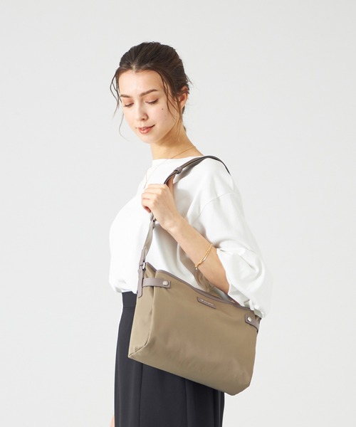 LA BAGAGERIE(ラバガジェリー)の「【撥水ナイロン】ベーシックショルダー(ショルダーバッグ・レディース・レッド/ネイビー/ブラック/グレイッシュベージュ・FREE)」の12枚目の写真