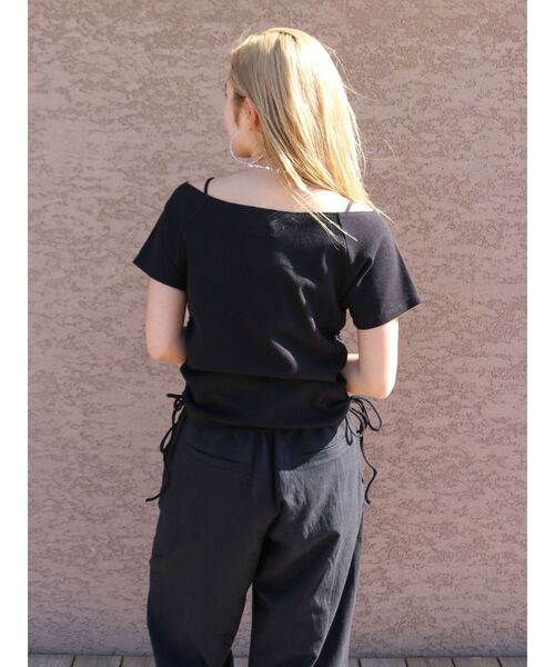 Ungrid(アングリッド)の「サイドギャザーボートネックTee(Tシャツ/カットソー・レディース・アイボリー/ブラック/レッド・FREE)」の6枚目の写真