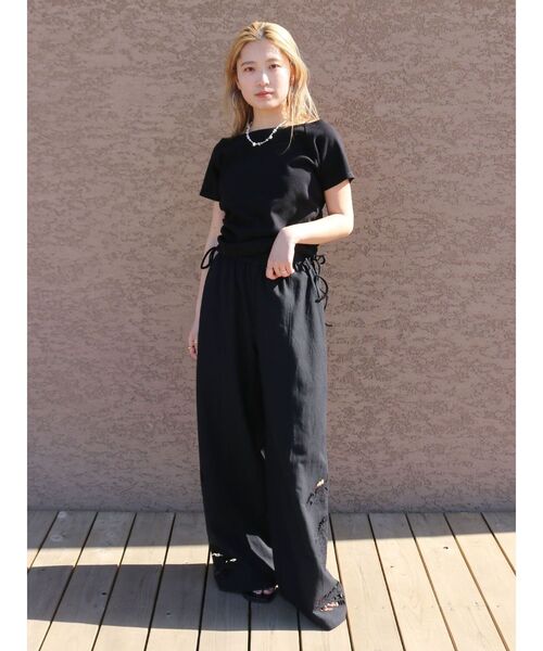 Ungrid(アングリッド)の「サイドギャザーボートネックTee(Tシャツ/カットソー・レディース・アイボリー/ブラック/レッド・FREE)」の8枚目の写真