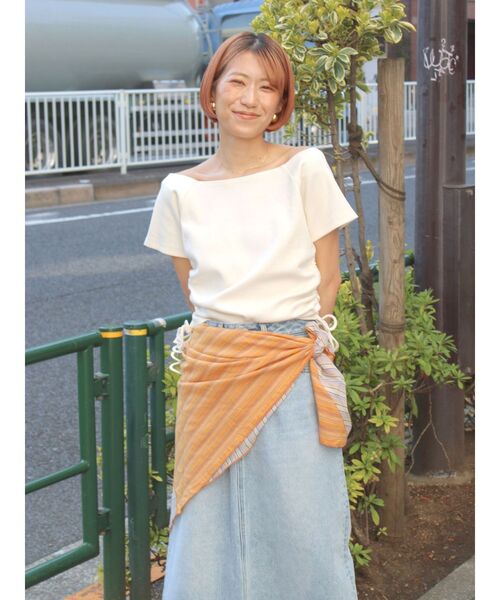 Ungrid(アングリッド)の「サイドギャザーボートネックTee(Tシャツ/カットソー・レディース・アイボリー/ブラック/レッド・FREE)」の13枚目の写真