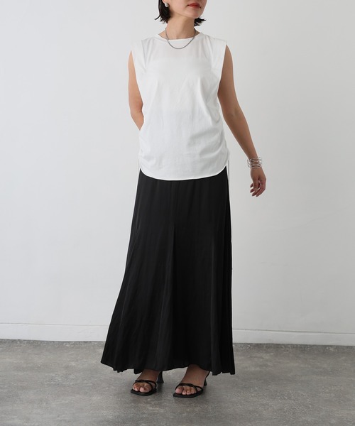 Floran（フローラン）の「サイドドロストシャーリングトップス（Tシャツ/カットソー・レディース・ブラック/オフホワイト・MEDIUM）」の4枚目の写真