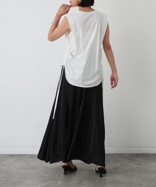 Floran（フローラン）の「サイドドロストシャーリングトップス（Tシャツ/カットソー・レディース・ブラック/オフホワイト・MEDIUM）」の19枚目の写真