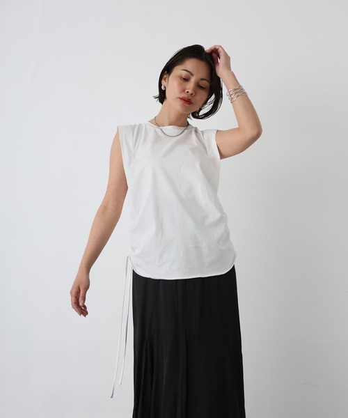 Floran（フローラン）の「サイドドロストシャーリングトップス（Tシャツ/カットソー・レディース・ブラック/オフホワイト・MEDIUM）」の16枚目の写真