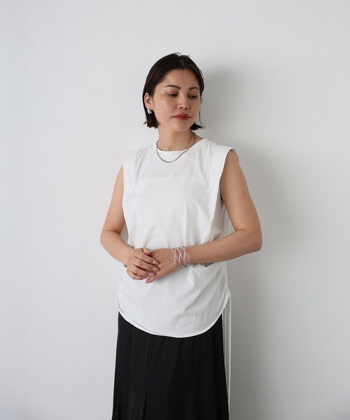 Floran（フローラン）の「サイドドロストシャーリングトップス（Tシャツ/カットソー・レディース・ブラック/オフホワイト・MEDIUM）」の3枚目の写真