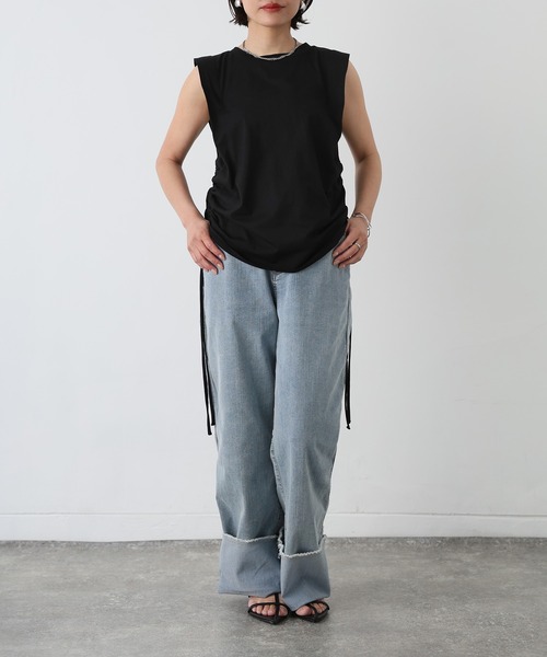 Floran（フローラン）の「サイドドロストシャーリングトップス（Tシャツ/カットソー・レディース・ブラック/オフホワイト・MEDIUM）」の7枚目の写真