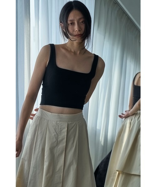 marjour(マージュール)の「CUP IN SQUARE TANKTOP(タンクトップ・レディース・ブラック/オフホワイト・M)」の2枚目の写真