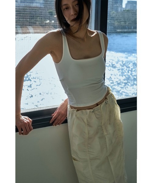 marjour(マージュール)の「CUP IN SQUARE TANKTOP(タンクトップ・レディース・ブラック/オフホワイト・M)」の13枚目の写真