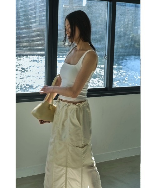 marjour(マージュール)の「CUP IN SQUARE TANKTOP(タンクトップ・レディース・ブラック/オフホワイト・M)」の18枚目の写真