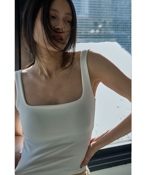 marjour(マージュール)の「CUP IN SQUARE TANKTOP(タンクトップ・レディース・ブラック/オフホワイト・M)」の22枚目の写真