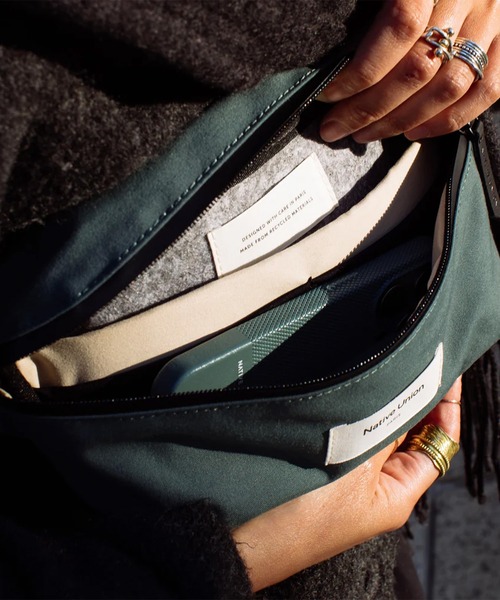 ＪＵＧＬＡＮＳ（ユグランス）の「【NATIVE UNION】 W.F.A CROSSBODY POUCH/ボディバッグ（ボディバッグ/ウエストポーチ・メンズ・イエロー/ブラック/カーキ・FREE）」の12枚目の写真