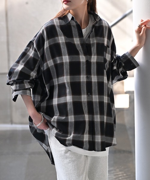 HUG.U（ハグユー）の「軽やかチェックシャツ（シャツ/ブラウス・レディース・ライトブルー/ブラック/ネイビー/マスタード・FREE）」の2枚目の写真