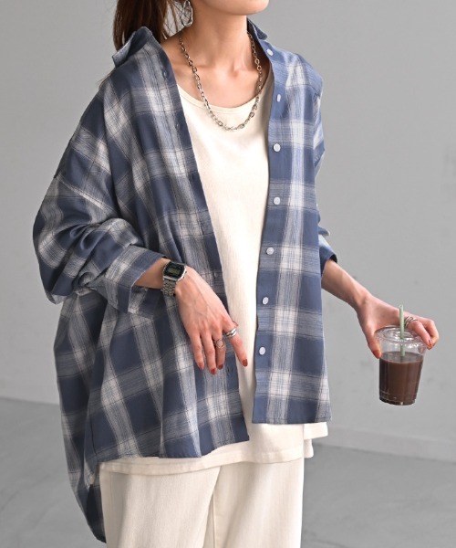 HUG.U（ハグユー）の「軽やかチェックシャツ（シャツ/ブラウス・レディース・ライトブルー/ブラック/ネイビー/マスタード・FREE）」の5枚目の写真