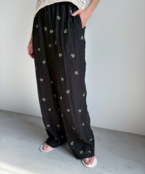 Unitage(ユニテージ)の「フラワー刺繍イージーパンツ(その他パンツ・レディース・アイボリー/ブラック・FREE)」の18枚目の写真