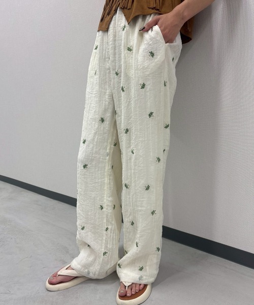 Unitage(ユニテージ)の「フラワー刺繍イージーパンツ(その他パンツ・レディース・アイボリー/ブラック・FREE)」の11枚目の写真