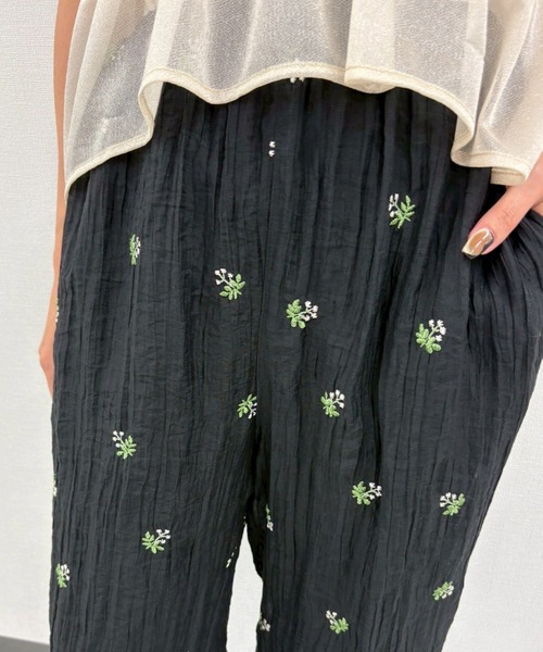 Unitage(ユニテージ)の「フラワー刺繍イージーパンツ(その他パンツ・レディース・アイボリー/ブラック・FREE)」の17枚目の写真