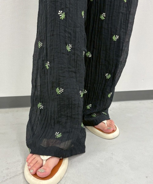 Unitage(ユニテージ)の「フラワー刺繍イージーパンツ(その他パンツ・レディース・アイボリー/ブラック・FREE)」の21枚目の写真