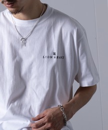 LION HEART（ライオンハート）の「【LION HEART】別注 ワンポイント刺繍 クルーネック 半袖 Tシャツ（Tシャツ/カットソー）」
