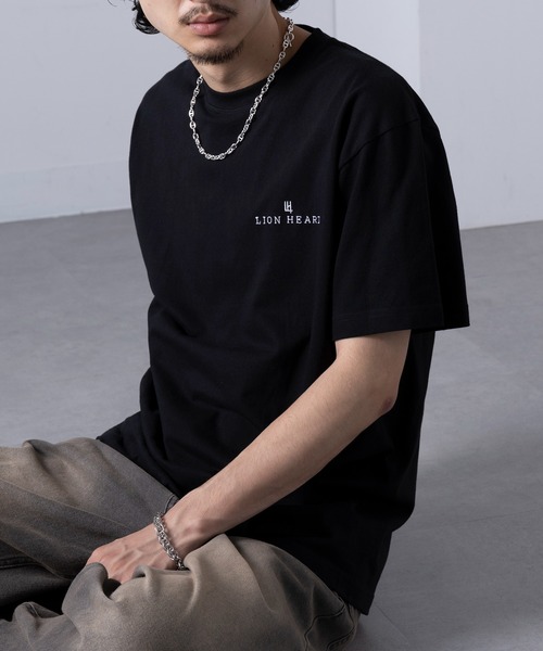 LION HEART(ライオンハート)の「【LION HEART】別注 ワンポイント刺繍 クルーネック 半袖 Tシャツ(Tシャツ/カットソー・メンズ・ホワイト/ブラック・S/M/L)」の8枚目の写真