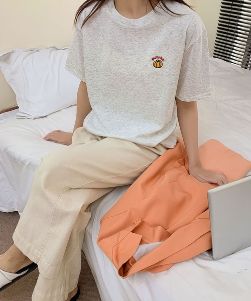 LOWO(ロワ)の「綿混ワンポイント刺繍Tシャツ カットソー(Tシャツ/カットソー・レディース・グレー/ライトグレー/ホワイト・FREE)」の3枚目の写真