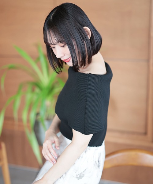 Ruwan yu(ルワンユー)の「オフショルニットトップス【大きいサイズ対応】(ニット/セーター・レディース・ブラック・LL/3L/4L/L)」の4枚目の写真