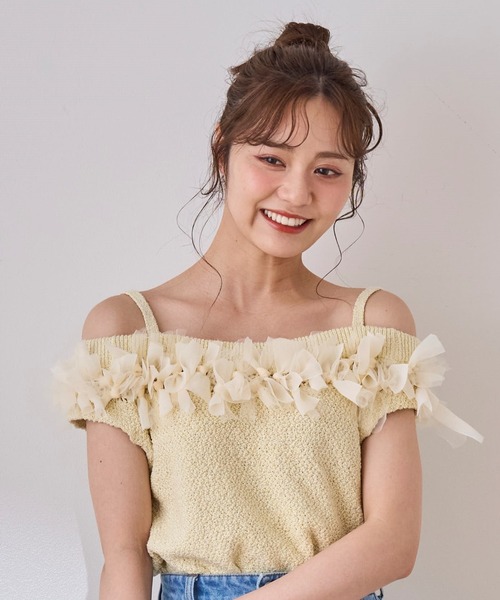 31 Sons de mode（トランテアン　ソン　ドゥ　モード）の「2025春夏新作 クロシェライクオフショルリボンニット（ニット/セーター・レディース・ブラック/オフホワイト/イエロー・ﾌﾘ-）」の3枚目の写真