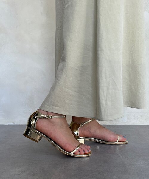 DouDou（ドゥドゥ）の「スクエアストラップサンダル（ブーツ・レディース・シルバー/ブラック/ゴールド・23cm/23.5cm/24cm）」の3枚目の写真