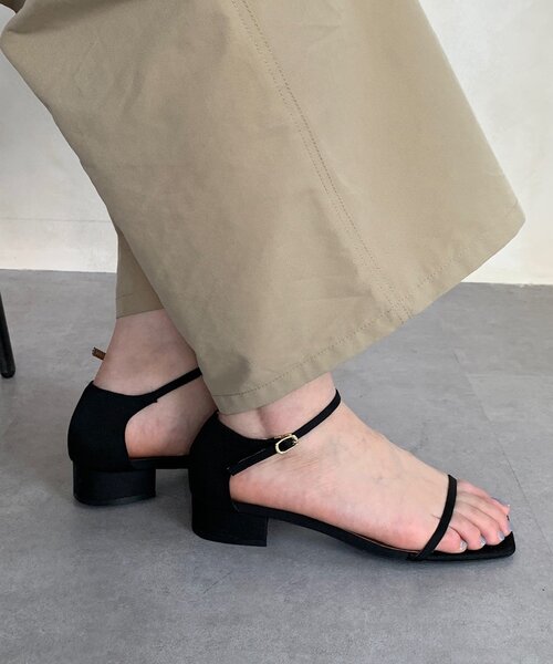 DouDou（ドゥドゥ）の「スクエアストラップサンダル（ブーツ・レディース・シルバー/ブラック/ゴールド・23cm/23.5cm/24cm）」の4枚目の写真