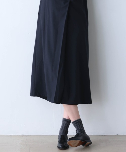 Kelen(ケレン)の「「KELEN / ケレン」前後2WAY Vネックエプロンワンピース(ワンピース・レディース・ベージュ/ネイビー/ブラウン・S/M)」の6枚目の写真