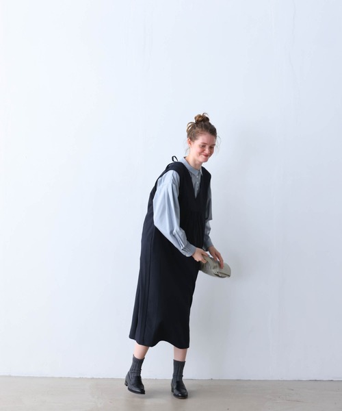 Kelen(ケレン)の「「KELEN / ケレン」前後2WAY Vネックエプロンワンピース(ワンピース・レディース・ベージュ/ネイビー/ブラウン・S/M)」の9枚目の写真
