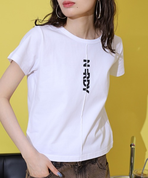NERDY（ノルディ）の「バーティカル ブレンク ロゴ 半袖 Tシャツ（Tシャツ/カットソー・レディース・ブラック/ホワイト・M/SS/S）」の5枚目の写真