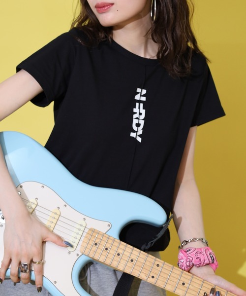 NERDY（ノルディ）の「バーティカル ブレンク ロゴ 半袖 Tシャツ（Tシャツ/カットソー・レディース・ブラック/ホワイト・M/SS/S）」の8枚目の写真