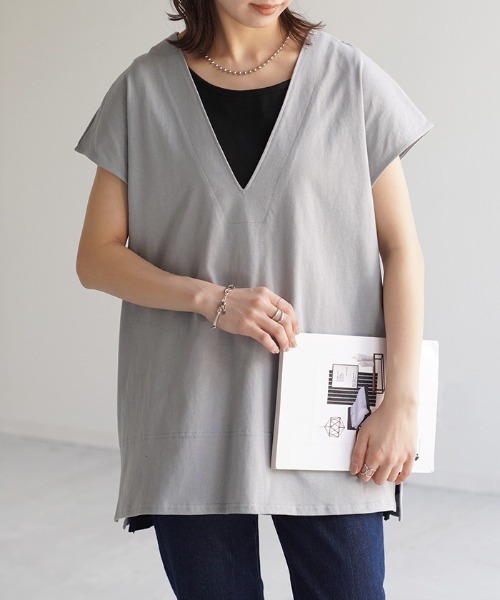 HUG.U（ハグユー）の「深Vネックカットソーベスト（Tシャツ/カットソー・レディース・ホワイト/ブラック/ラベンダー/ダークグレー/グレイッシュベージュ・M/L）」の3枚目の写真