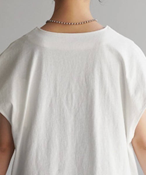 HUG.U（ハグユー）の「深Vネックカットソーベスト（Tシャツ/カットソー・レディース・ホワイト/ブラック/ラベンダー/ダークグレー/グレイッシュベージュ・M/L）」の6枚目の写真