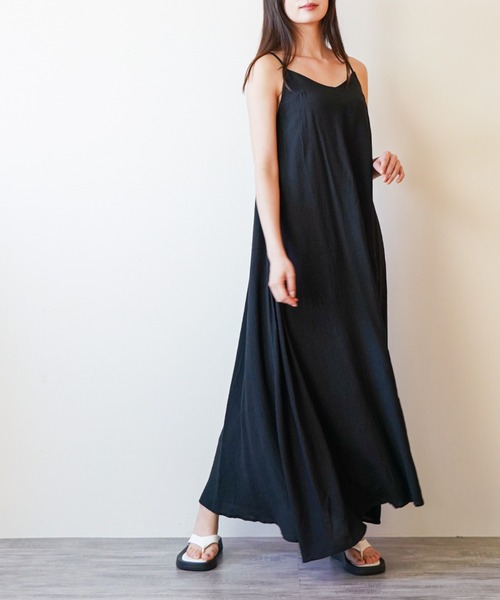 gossip!ロサンゼルス(ゴシップロサンゼルス)の「シンプルフレア キャミソールワンピース(ワンピース・レディース・ブラック/オフホワイト・M/L)」の6枚目の写真