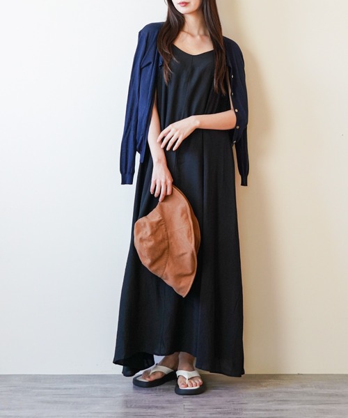 gossip!ロサンゼルス(ゴシップロサンゼルス)の「シンプルフレア キャミソールワンピース(ワンピース・レディース・ブラック/オフホワイト・M/L)」の5枚目の写真