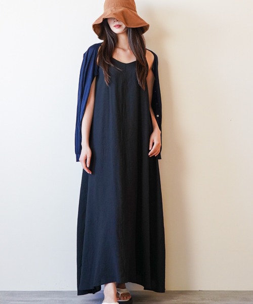 gossip!ロサンゼルス(ゴシップロサンゼルス)の「シンプルフレア キャミソールワンピース(ワンピース・レディース・ブラック/オフホワイト・M/L)」の8枚目の写真