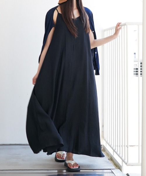 gossip!ロサンゼルス(ゴシップロサンゼルス)の「シンプルフレア キャミソールワンピース(ワンピース・レディース・ブラック/オフホワイト・M/L)」の9枚目の写真
