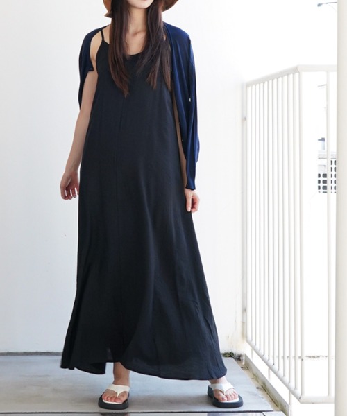 gossip!ロサンゼルス(ゴシップロサンゼルス)の「シンプルフレア キャミソールワンピース(ワンピース・レディース・ブラック/オフホワイト・M/L)」の11枚目の写真